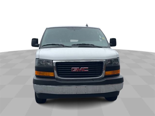 2022 GMC Savana Base