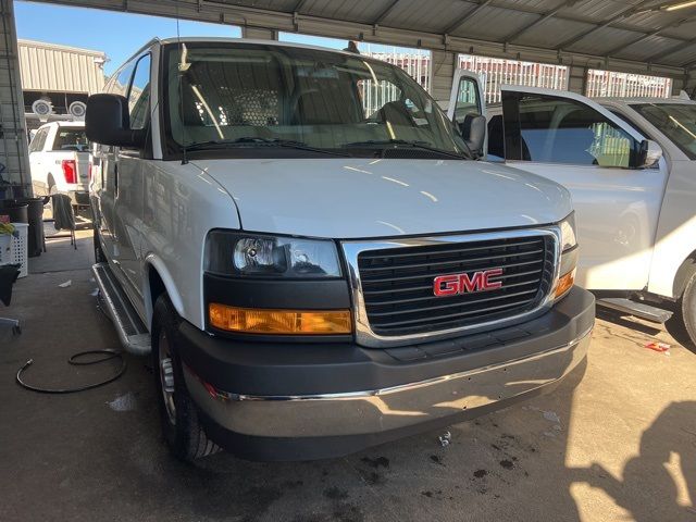 2022 GMC Savana Base