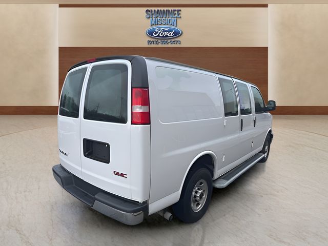 2022 GMC Savana Base