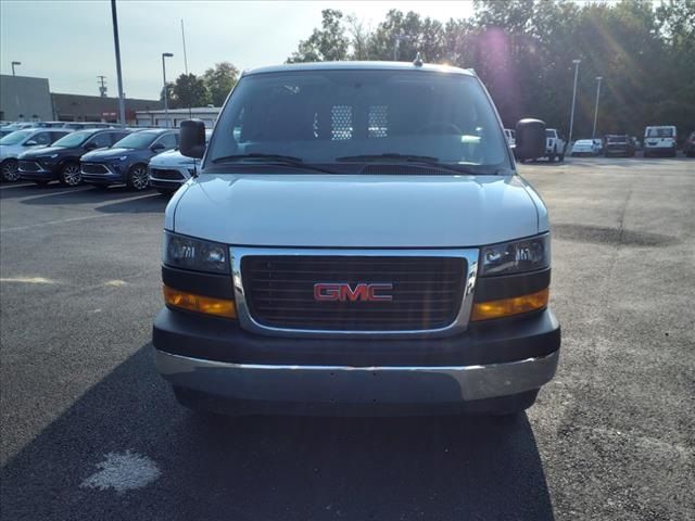 2022 GMC Savana Base