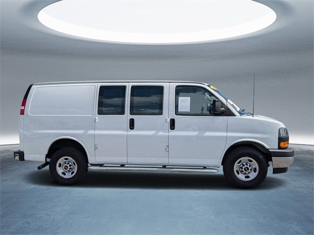 2022 GMC Savana Base