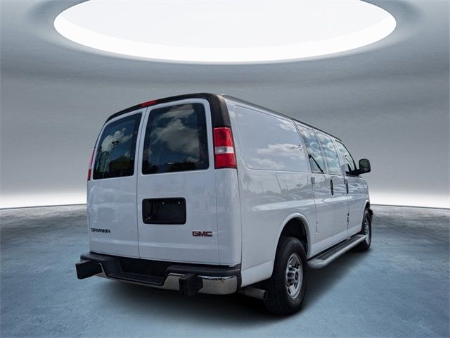 2022 GMC Savana Base