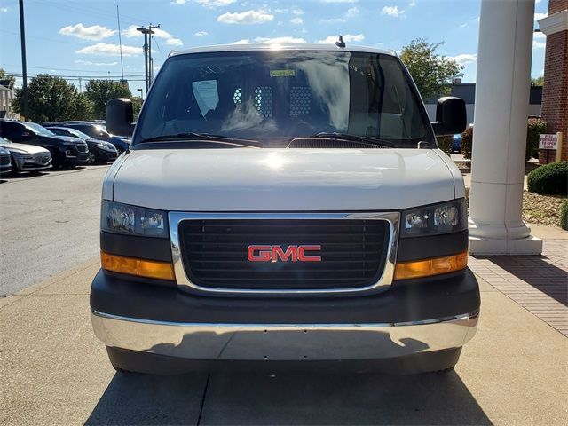 2022 GMC Savana Base