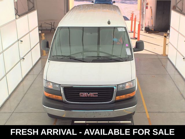 2022 GMC Savana Base