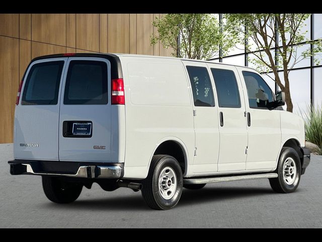 2022 GMC Savana Base