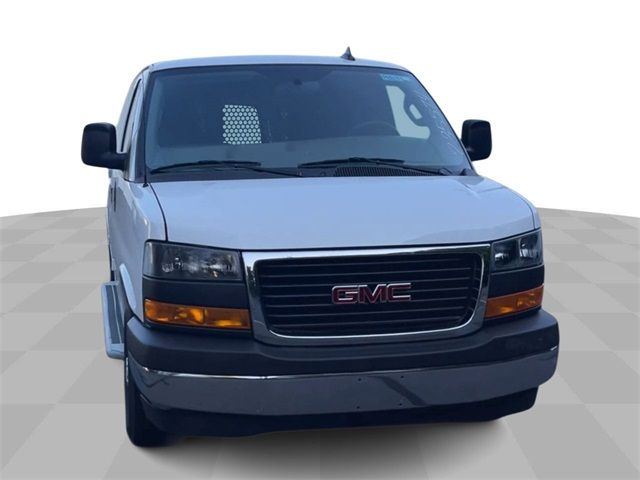 2022 GMC Savana Base