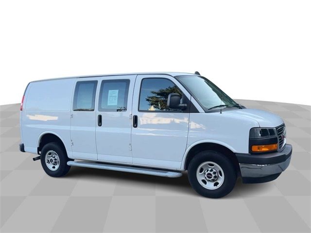 2022 GMC Savana Base