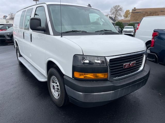 2022 GMC Savana Base