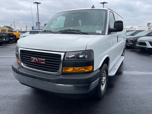 2022 GMC Savana Base