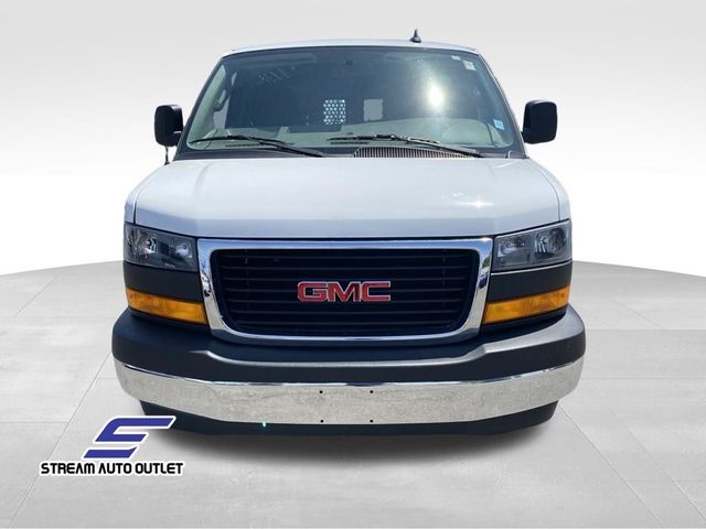 2022 GMC Savana Base