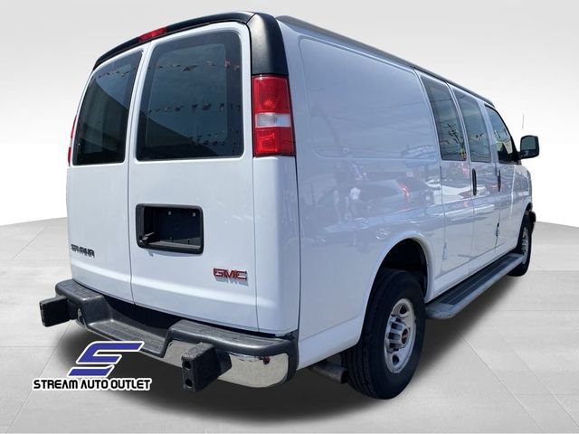 2022 GMC Savana Base