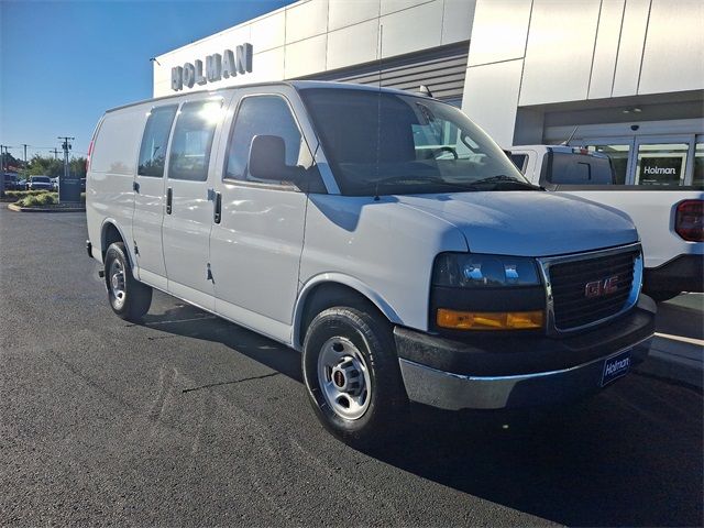 2022 GMC Savana Base