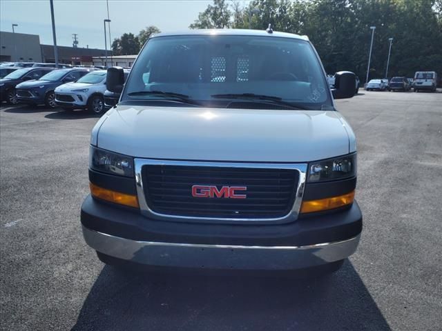 2022 GMC Savana Base