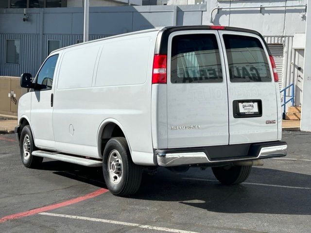 2022 GMC Savana Base