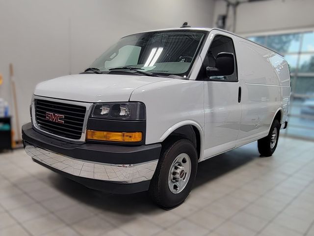 2022 GMC Savana Base