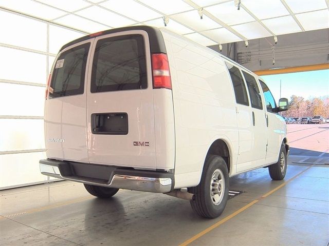 2022 GMC Savana Base