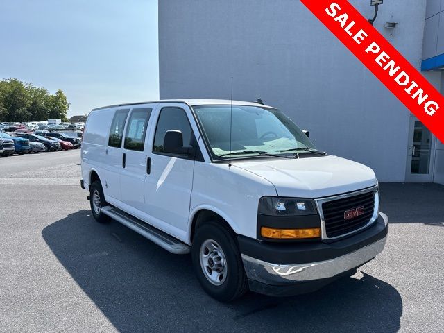 2022 GMC Savana Base