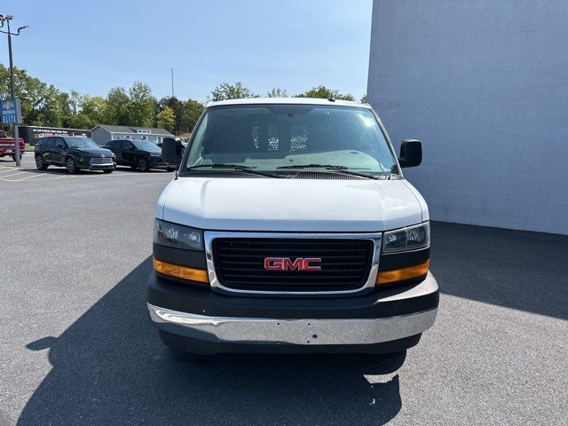 2022 GMC Savana Base