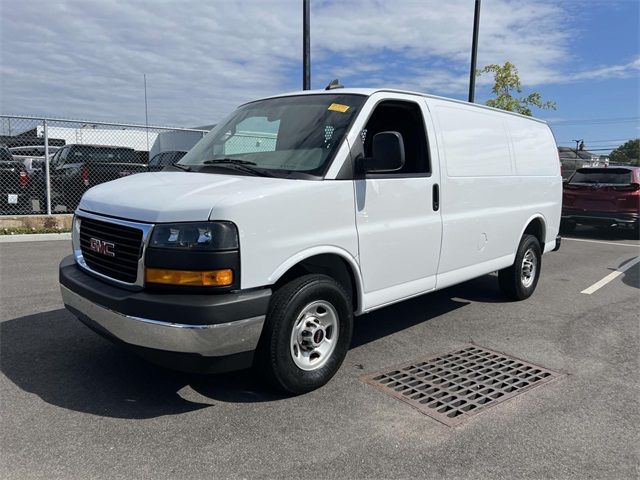 2022 GMC Savana Base