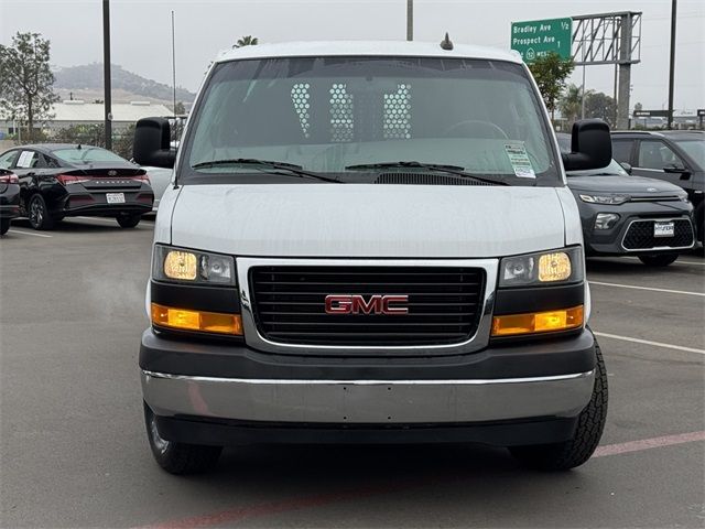 2022 GMC Savana Base