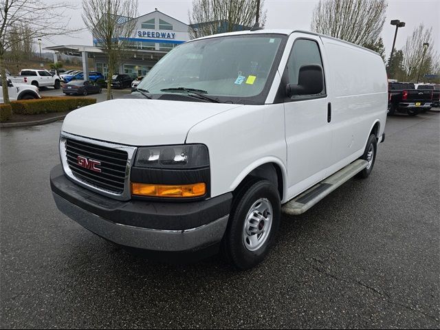 2022 GMC Savana Base