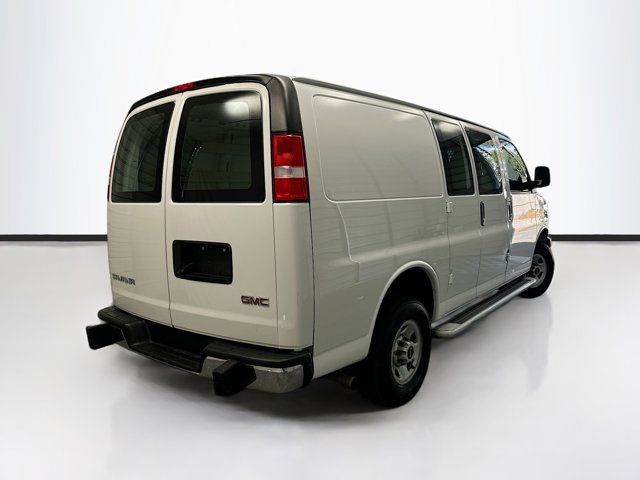 2022 GMC Savana Base