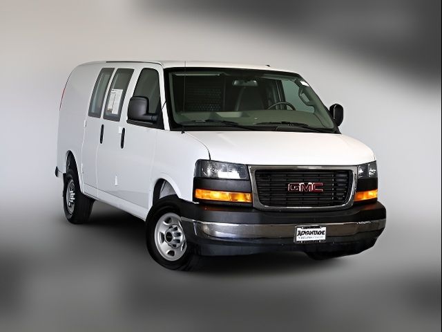 2022 GMC Savana Base