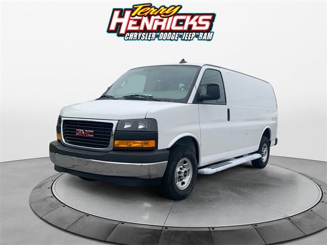 2022 GMC Savana Base