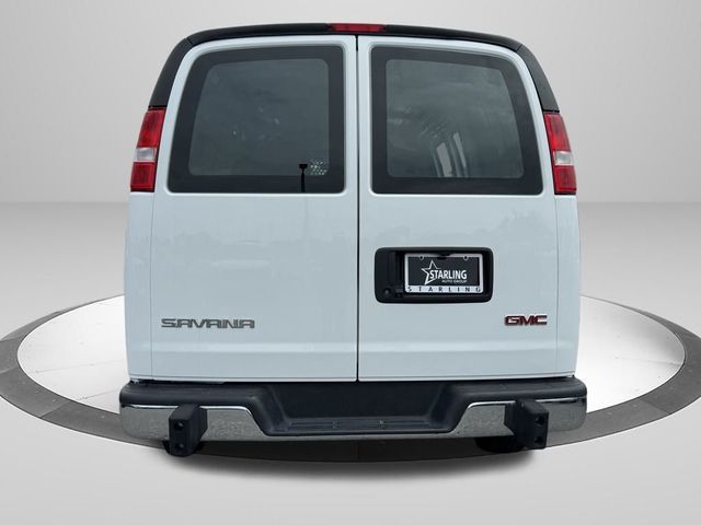 2022 GMC Savana Base