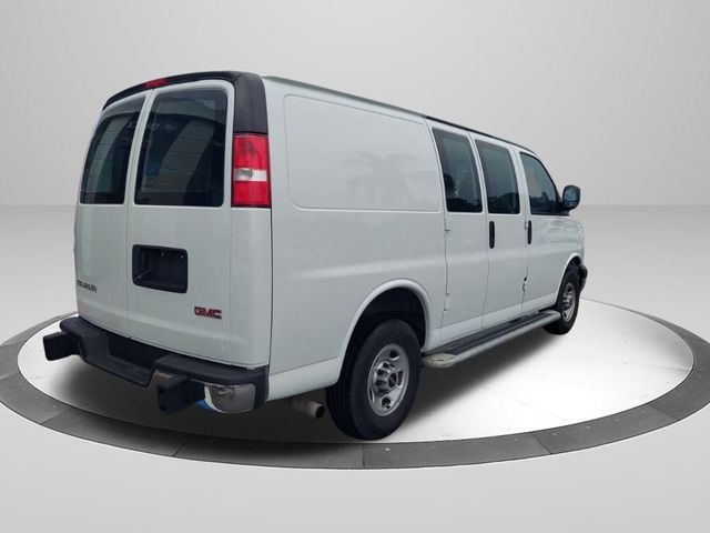 2022 GMC Savana Base