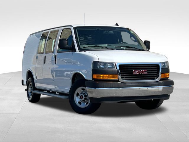 2022 GMC Savana Base