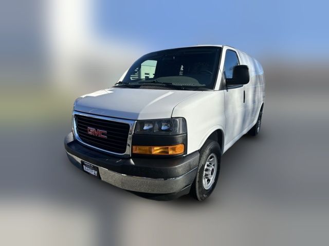 2022 GMC Savana Base