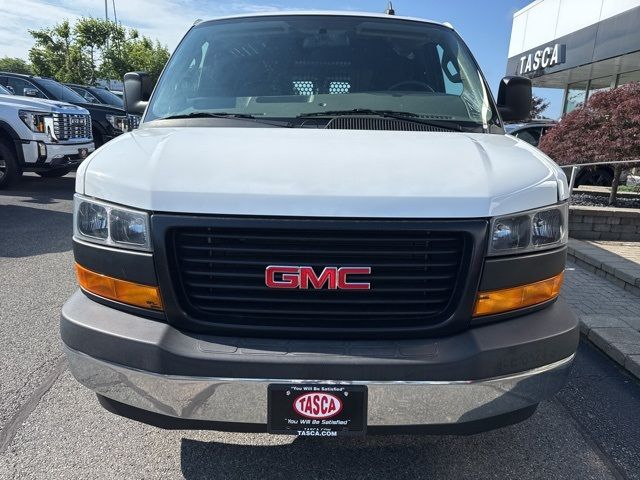 2022 GMC Savana Base
