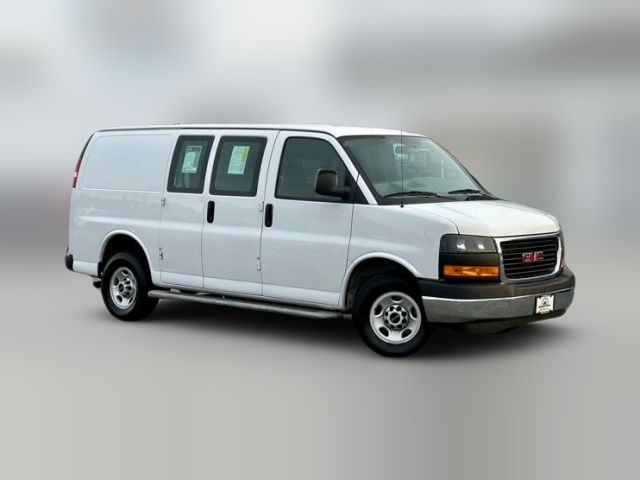 2022 GMC Savana Base