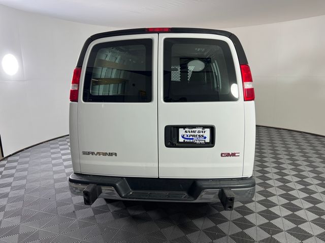 2022 GMC Savana Base