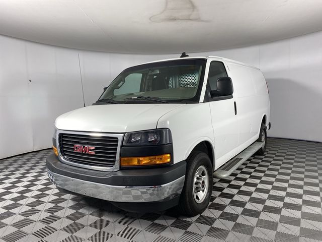 2022 GMC Savana Base