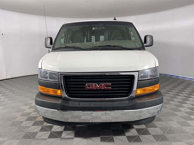 2022 GMC Savana Base