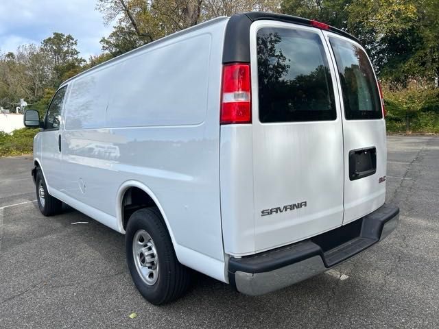 2022 GMC Savana Base