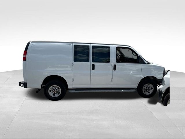 2022 GMC Savana Base