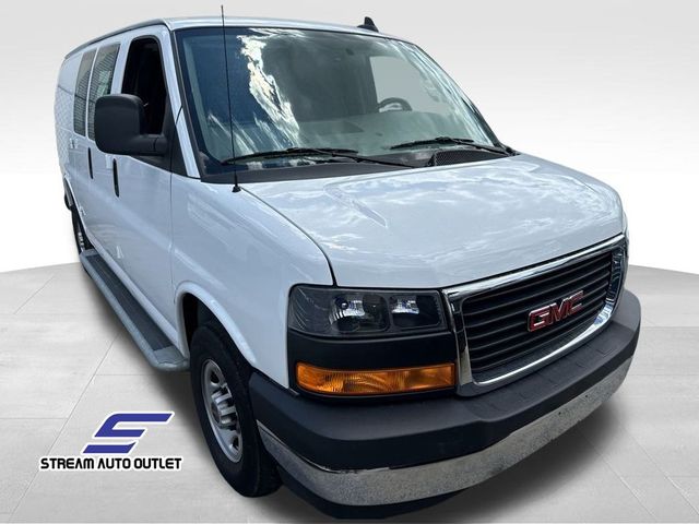 2022 GMC Savana Base