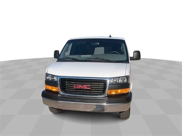 2022 GMC Savana Base