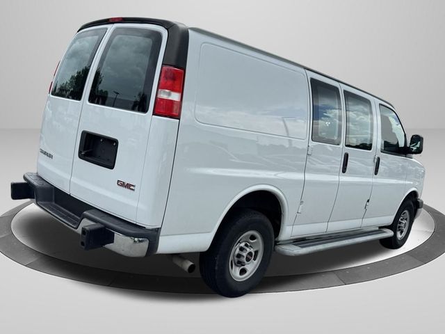 2022 GMC Savana Base