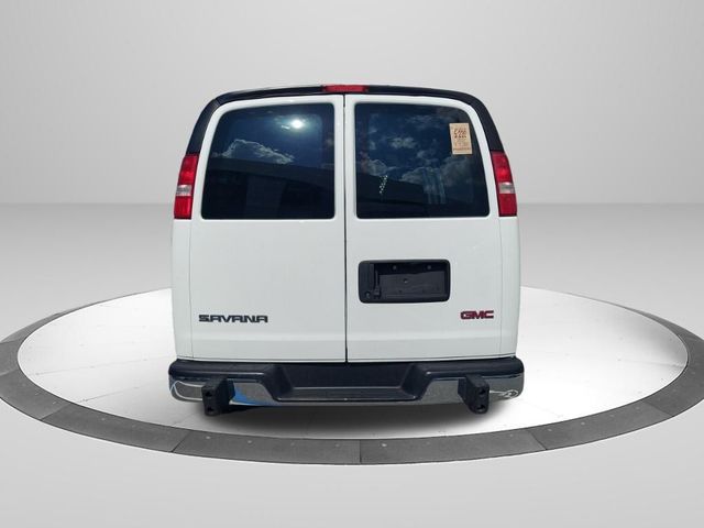 2022 GMC Savana Base