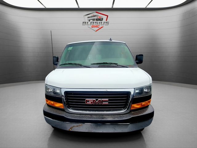 2022 GMC Savana Base