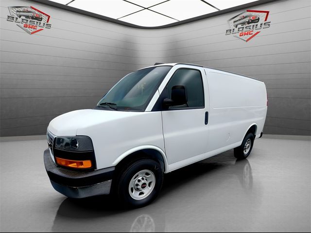 2022 GMC Savana Base