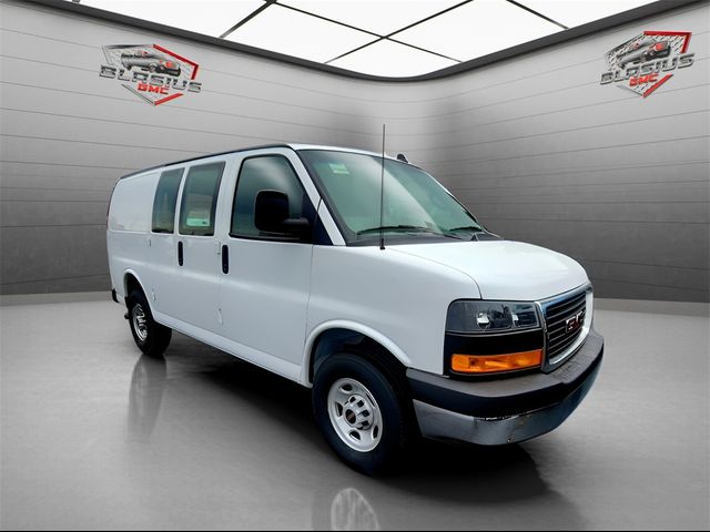 2022 GMC Savana Base