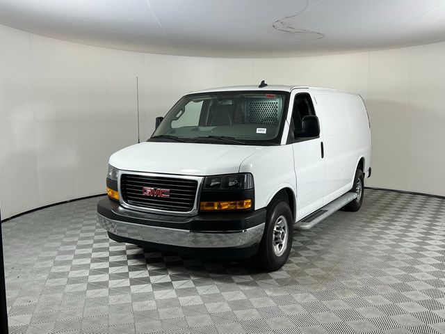 2022 GMC Savana Base