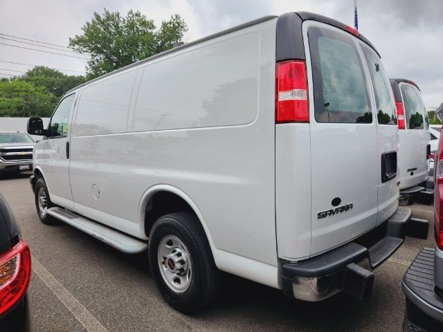 2022 GMC Savana Base