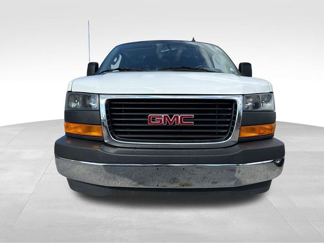 2022 GMC Savana Base