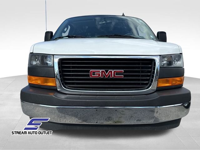 2022 GMC Savana Base